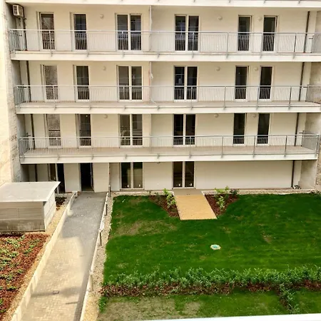 Gizella Garden Aparthotel 3*