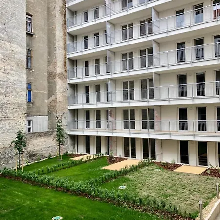 Gizella Garden Aparthotel 3*